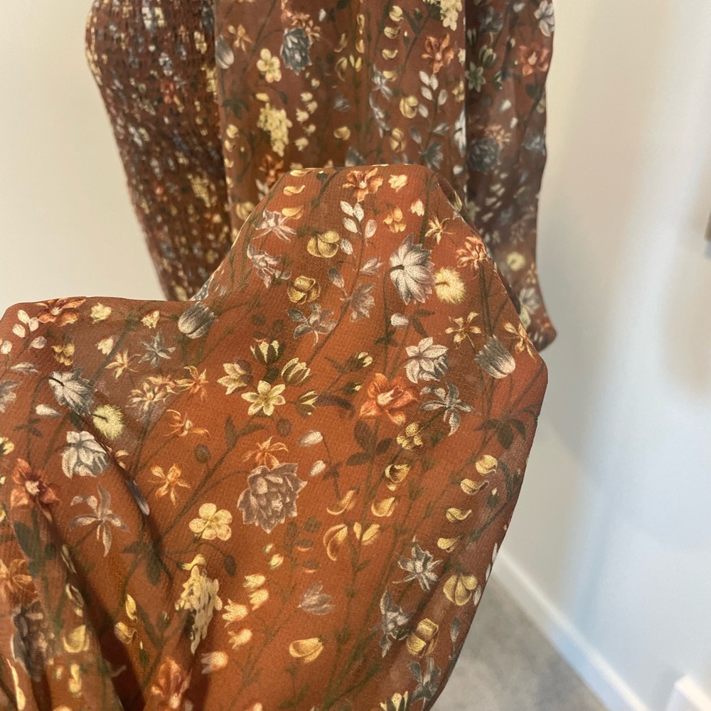 Aritzia Wilfred Saga Brown Floral Smocked Long Sheer Sleeve Crop Top NWT! - Picture 6 of 11